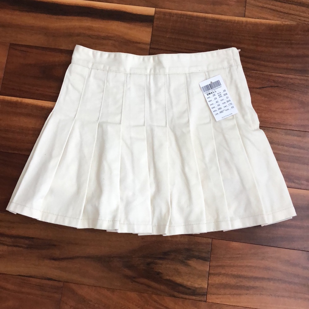 BRANDY MELVILLE J GALT IVORY COTTON PLEATED COTTON SKORT SIZE SMALL NEW - Picture 3 of 10